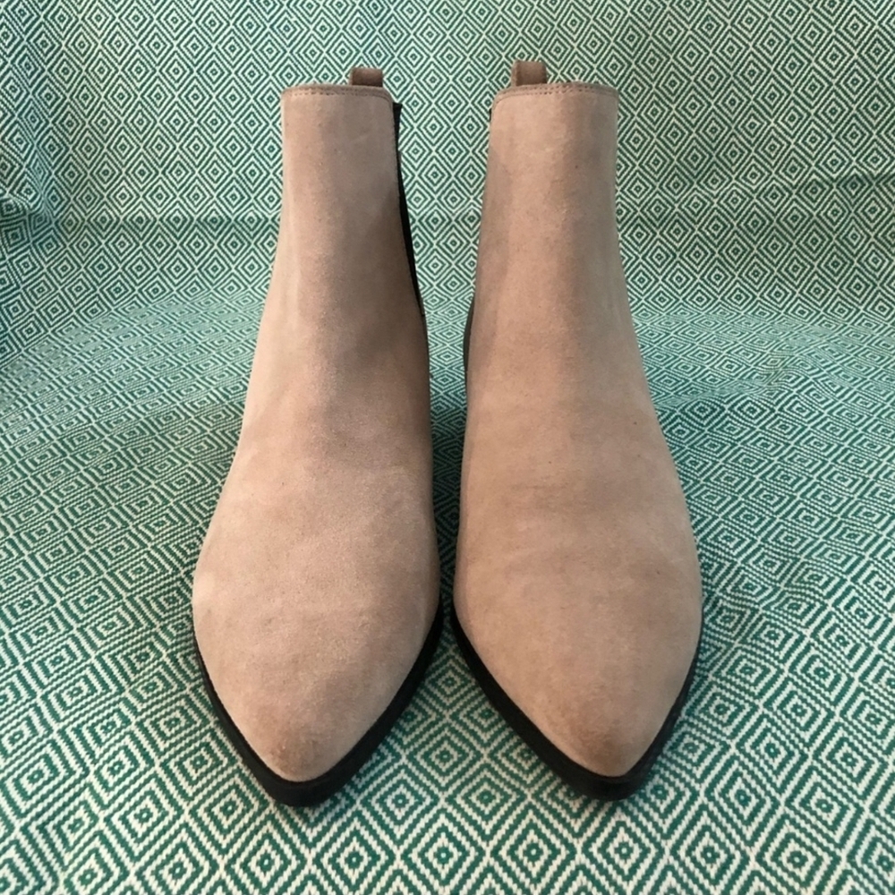 kMarc Fisher Chelsea Low Heel Ignite Booties Natural Suede Tan Beige